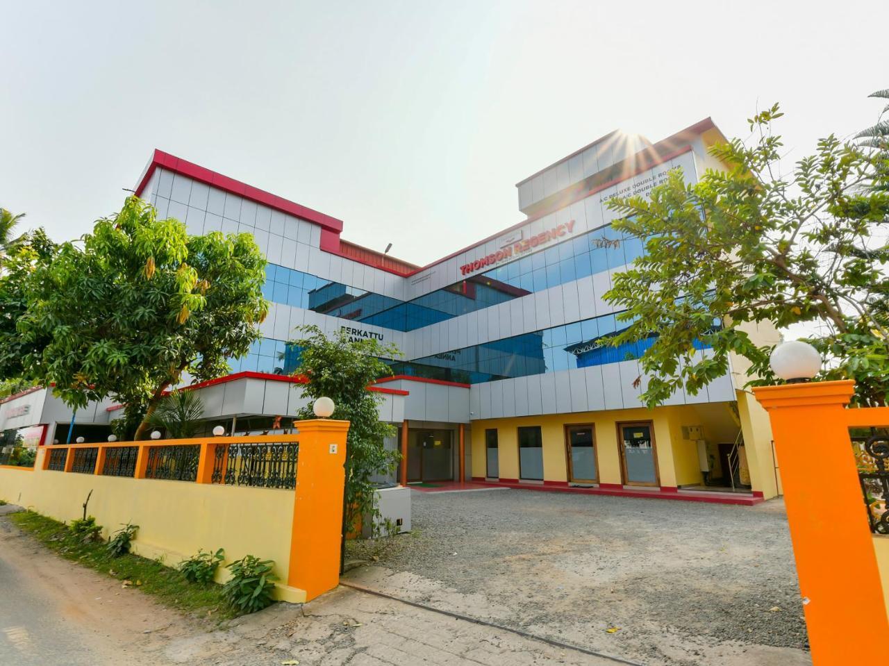 Thomson Regency Hotel Alwaye ภายนอก รูปภาพ
